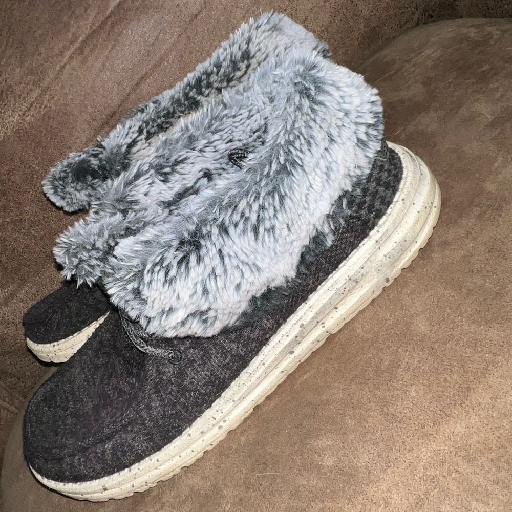 Hey Dude Wendy Stitch Cozy Boot, women’s size 8